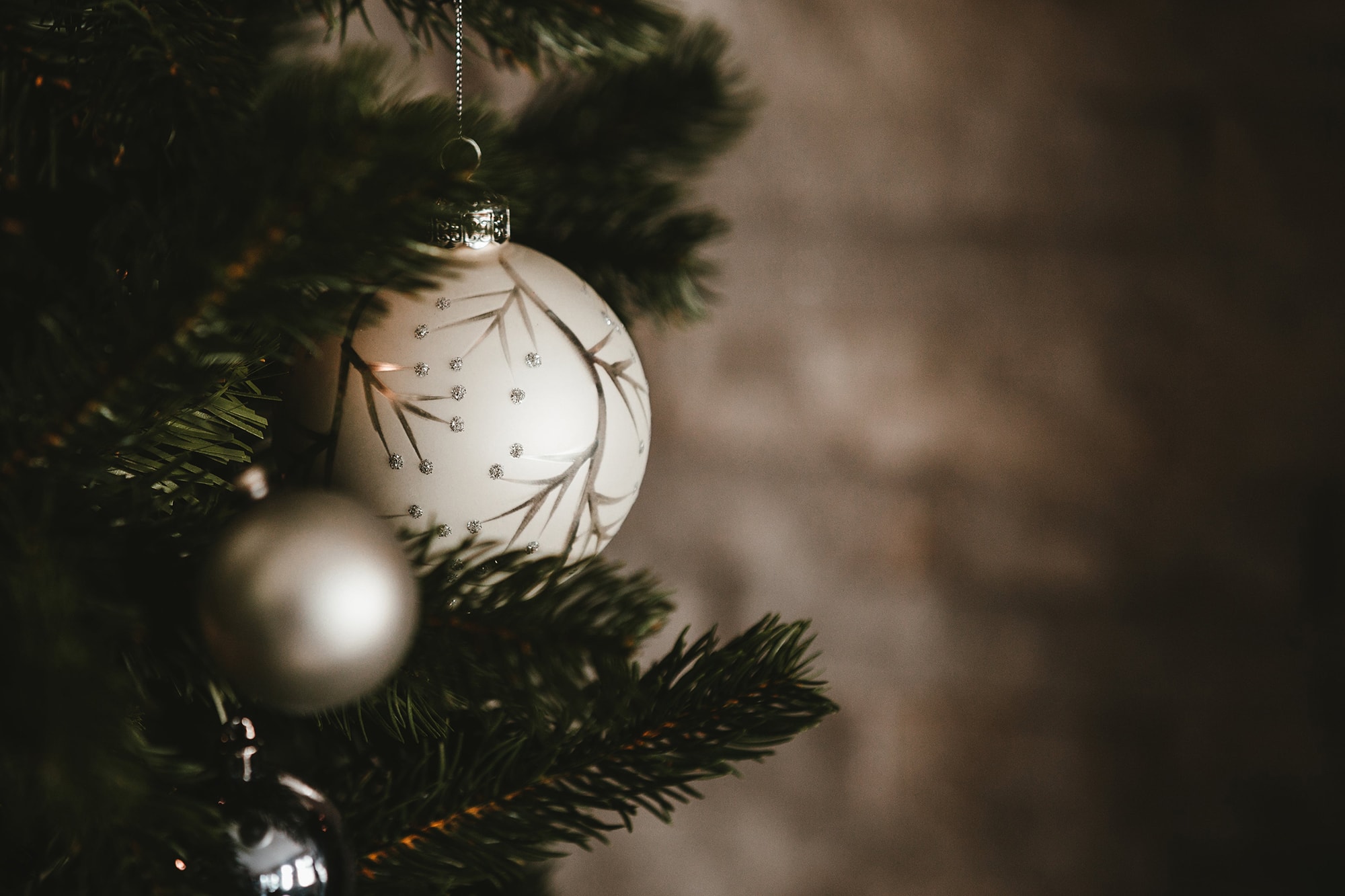 white-and-silver-christmas-ball-ornament